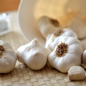 garlic, garlic cloves, kitchen-545223.jpg